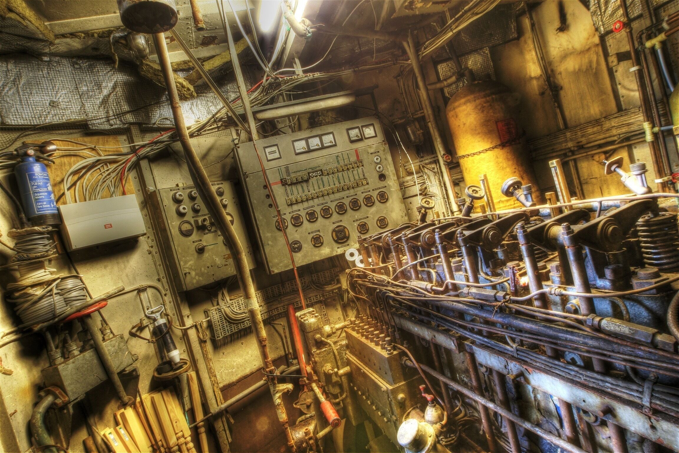 The engine room of an old boat berthed at Rochester Harbour.

#Abandoned #Urbexing