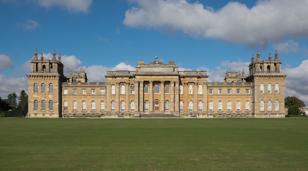 This place is a UNESCO World Heritage Site, listed as Blenheim Palace.