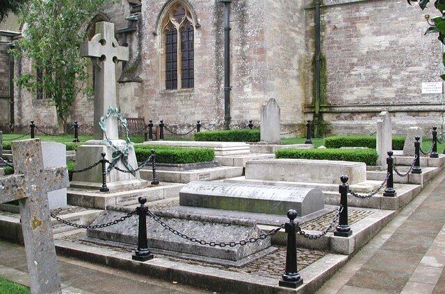 St Martin, Bladon, Oxon - Churchyard