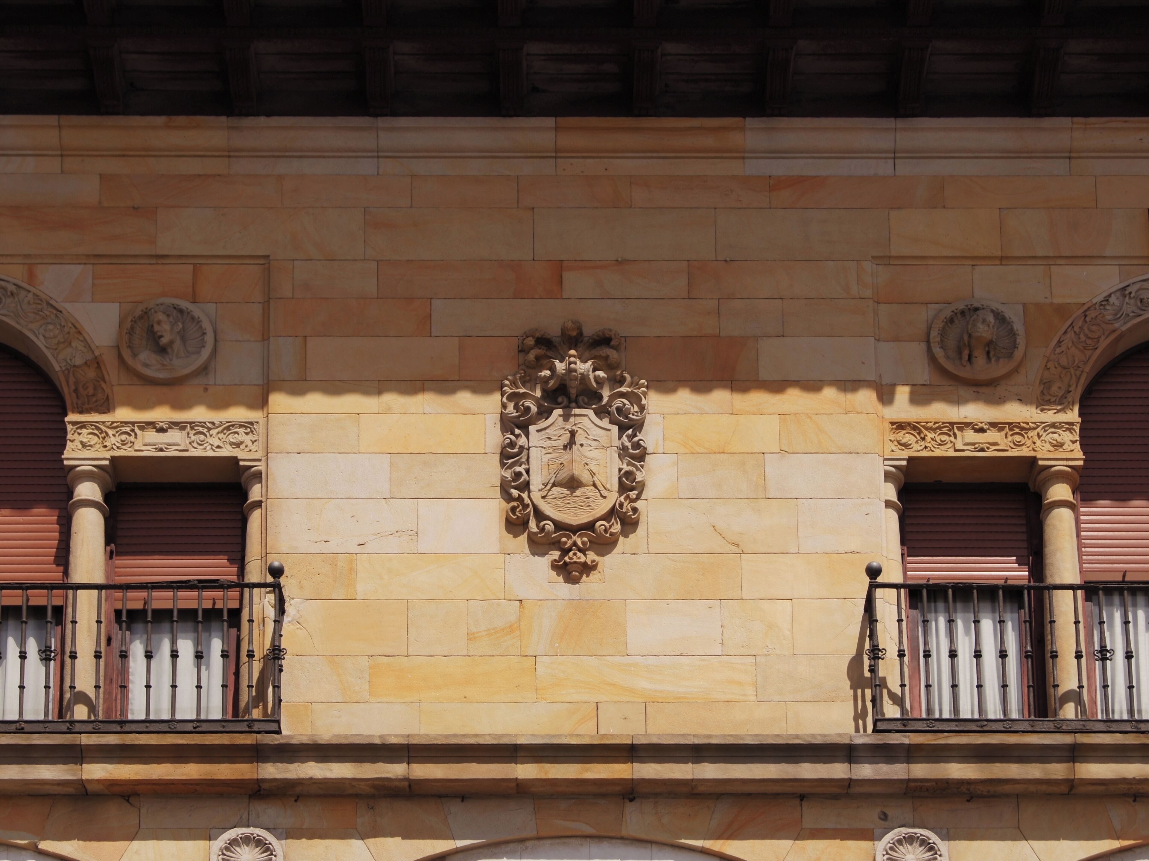 #Gigon #asturias

Gijón é a maior cidade das Asturias. Fica situada no Golfo de Biscaia a cerca de 20Km da capital das Astúrias, Oviedo. Uma das escalas de um cruzeiro entre Lisboa e Oslo era a cidade de Gijón.  Tive assim a oportunidade de conhecer a pé grande parte desta cidade de pouco mais de 250 mil habitantes. Concentrei a minha caminhada pela área do Cerro Santa Catalina e todo o seu entorno. Uma bela surpresa.

Gijón is the largest city in Asturias. It is located in the Bay of Biscay, about 20km from the Asturian capital of Oviedo. One of the stopovers of a cruise between Lisbon and Oslo was the city of Gijón. I had the opportunity to visit a large part of this city with a little more than 250 thousand inhabitants. I concentrated my walk in the Cerro Santa Catalina area and all its surroundings. A beautiful surprise.