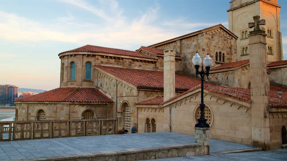 Gijon showing a sunset and heritage architecture