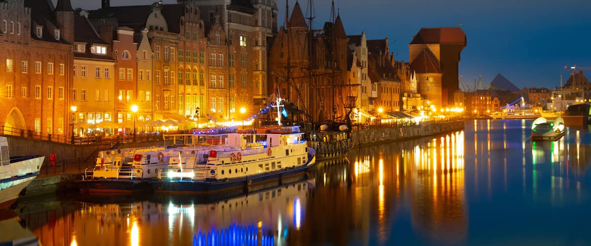 2022-06-07 old town of Gdansk and Motlawa river at night, Poland