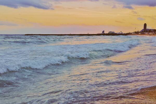 #BeachBound
This is the Beach in Barcelona near parc del fórum. If you want to have the beach for yourself, you shouldn't go on the weekend. Be there early before everyone else, while sunset or on weekdays.
#barcelona #beach #sunset #citybreak #citytrip #spain