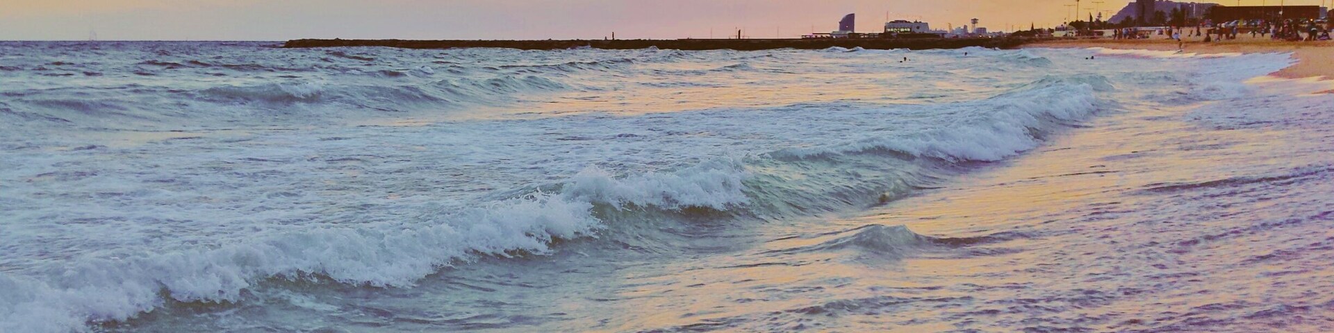 #BeachBound
This is the Beach in Barcelona near parc del fórum. If you want to have the beach for yourself, you shouldn't go on the weekend. Be there early before everyone else, while sunset or on weekdays.
#barcelona #beach #sunset #citybreak #citytrip #spain