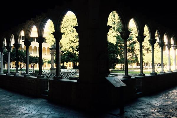 If you seek some peace in a crowded and busy city like Barcelona, this is it. Founded in 1326 (!), this monastery is one of the best examples of Catalan Gothic.
Perfect for relaxing stroll.