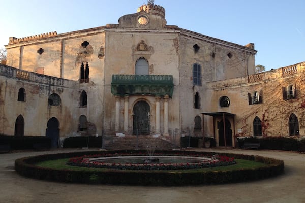 This park is not as known by regular tourists. It houses the labyrinth its named after, but also several themed gardens. My favorite is the Ancient Roman garden. It's situated just a small walk away from metro station Horta.