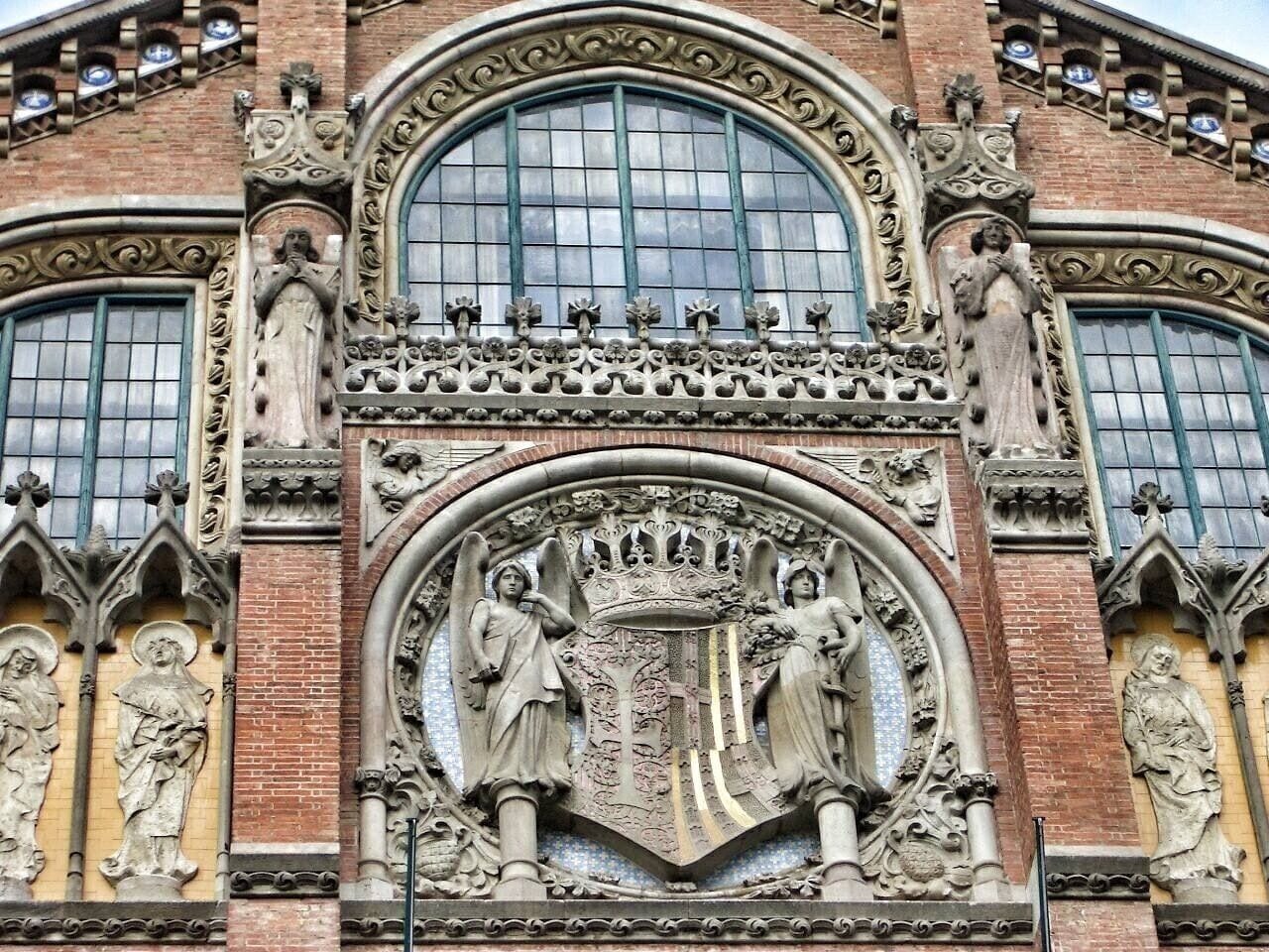 Feels like made for royalties only! So lucky to be able to enjoy such delightful creations!

#architecture
