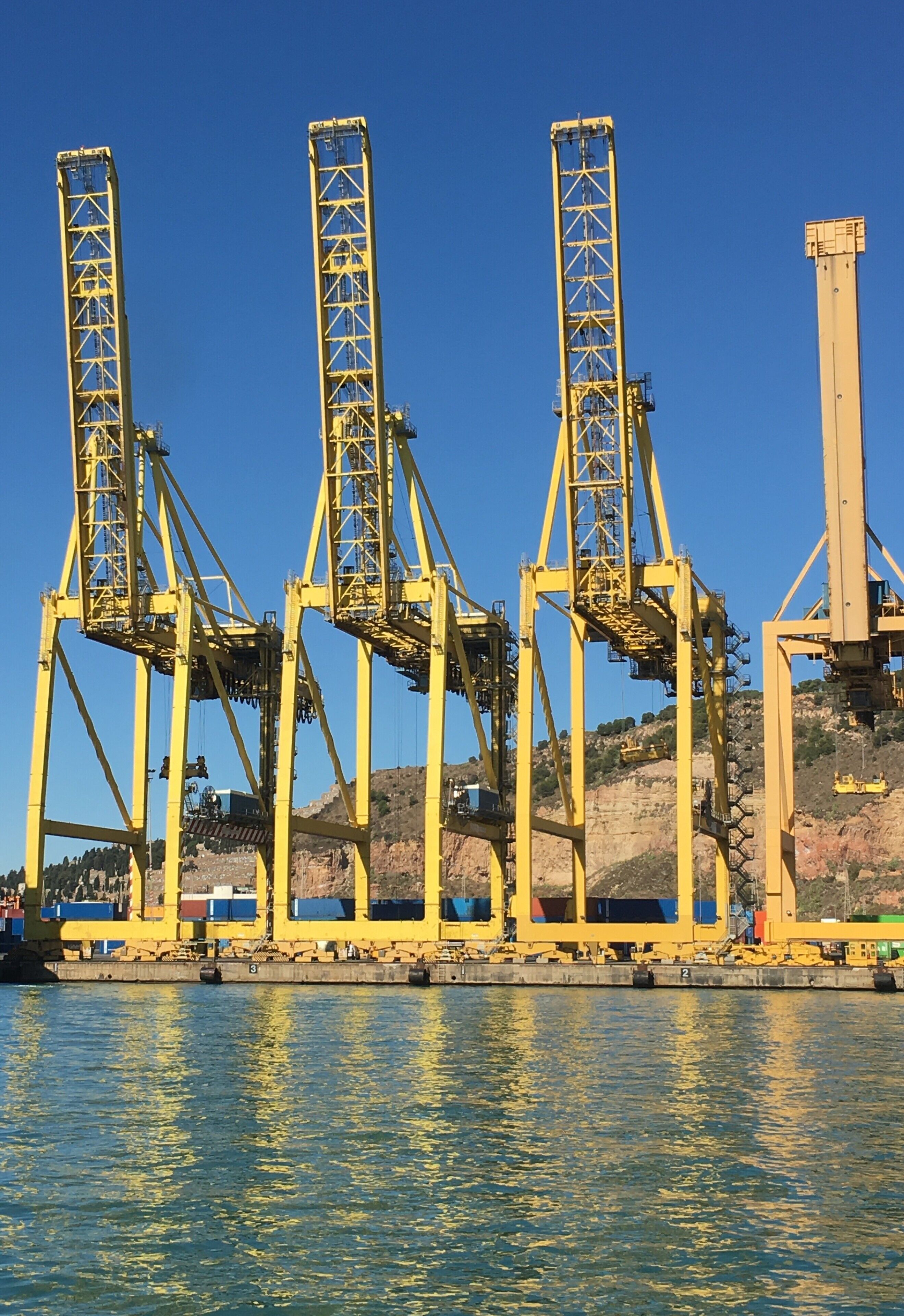 Bright yellow cargo loaders (I assume) taken from a Harbor Cruise in Barcelona.
#lifeatexpediagroup #yellow