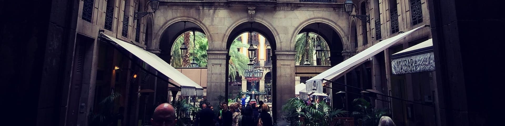 Urban details worth appreciating. And man Barcelona is full of them!