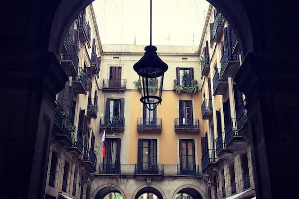 Urban details worth appreciating. And man Barcelona is full of them!