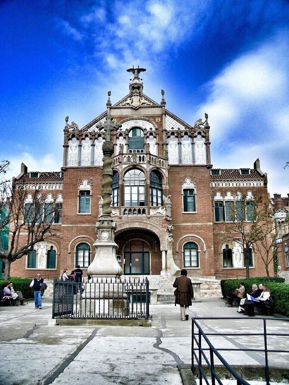 Most beautiful hospital!


The former Hospital de la Santa Creu i Sant Pau (Catalan pronunciation: [uspiˈtaɫ də ɫə ˈsantə ˈkɾɛw i ˈsam ˈpaw], English: Hospital of the Holy Cross and Saint Paul) in the neighborhood of El Guinardó, Barcelona, Catalonia, Spain, is a complex built between 1901 and 1930, designed by the Catalan modernist architect Lluís Domènech i Montaner. Together with Palau de la Música Catalana, it is a UNESCO World Heritage Site. It was a fully functioning hospital until June 2009, it is currently undergoing restoration for use as a museum and cultural center. As of December 2013 there are still tours of the hospital being given several times a day.

Source: Wikipedia 

#architecture