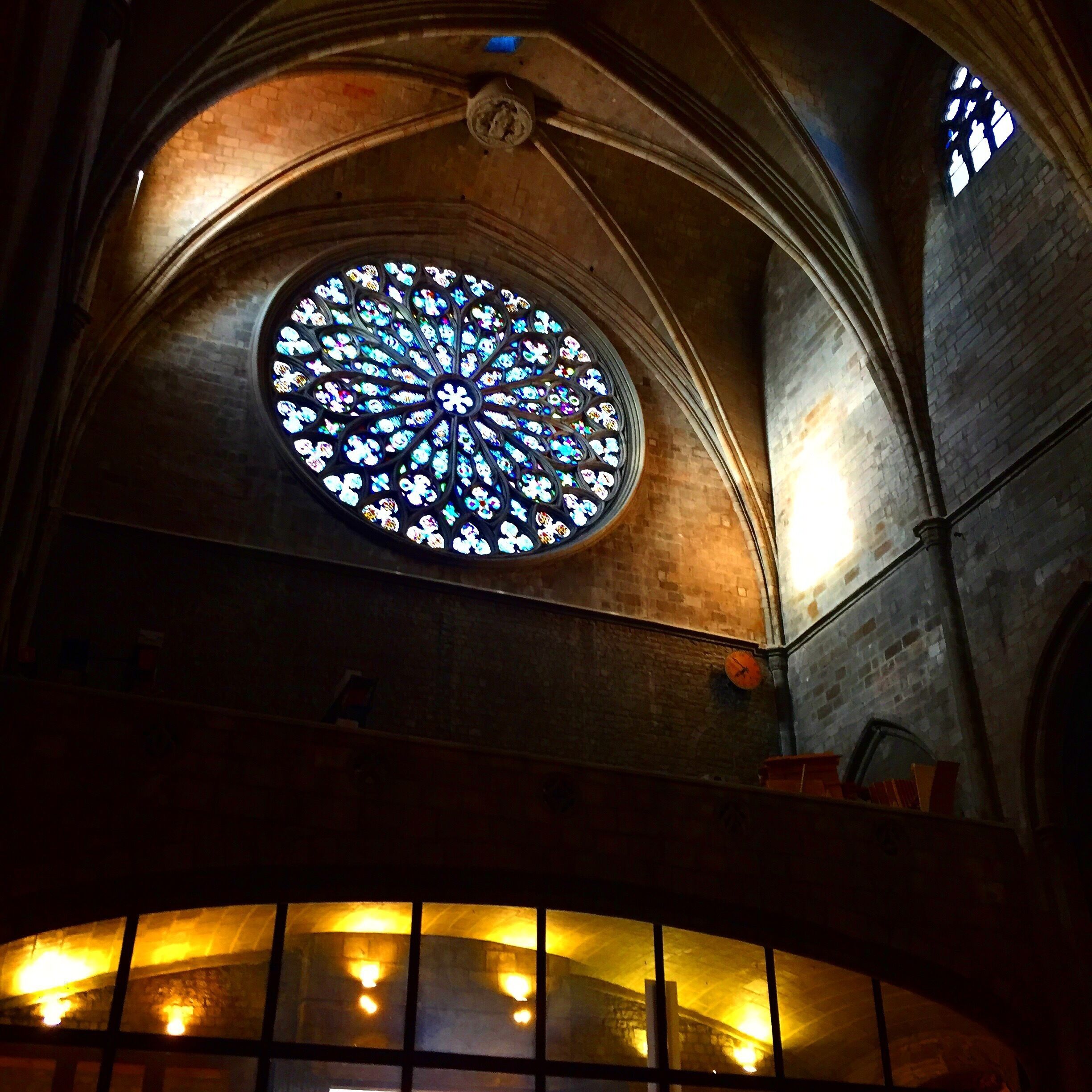 Third-largest rose window. 