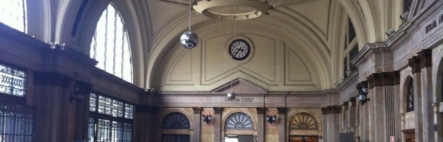 Talk about beautiful train stations! Just being in this entrance hall makes you want to take the train.
