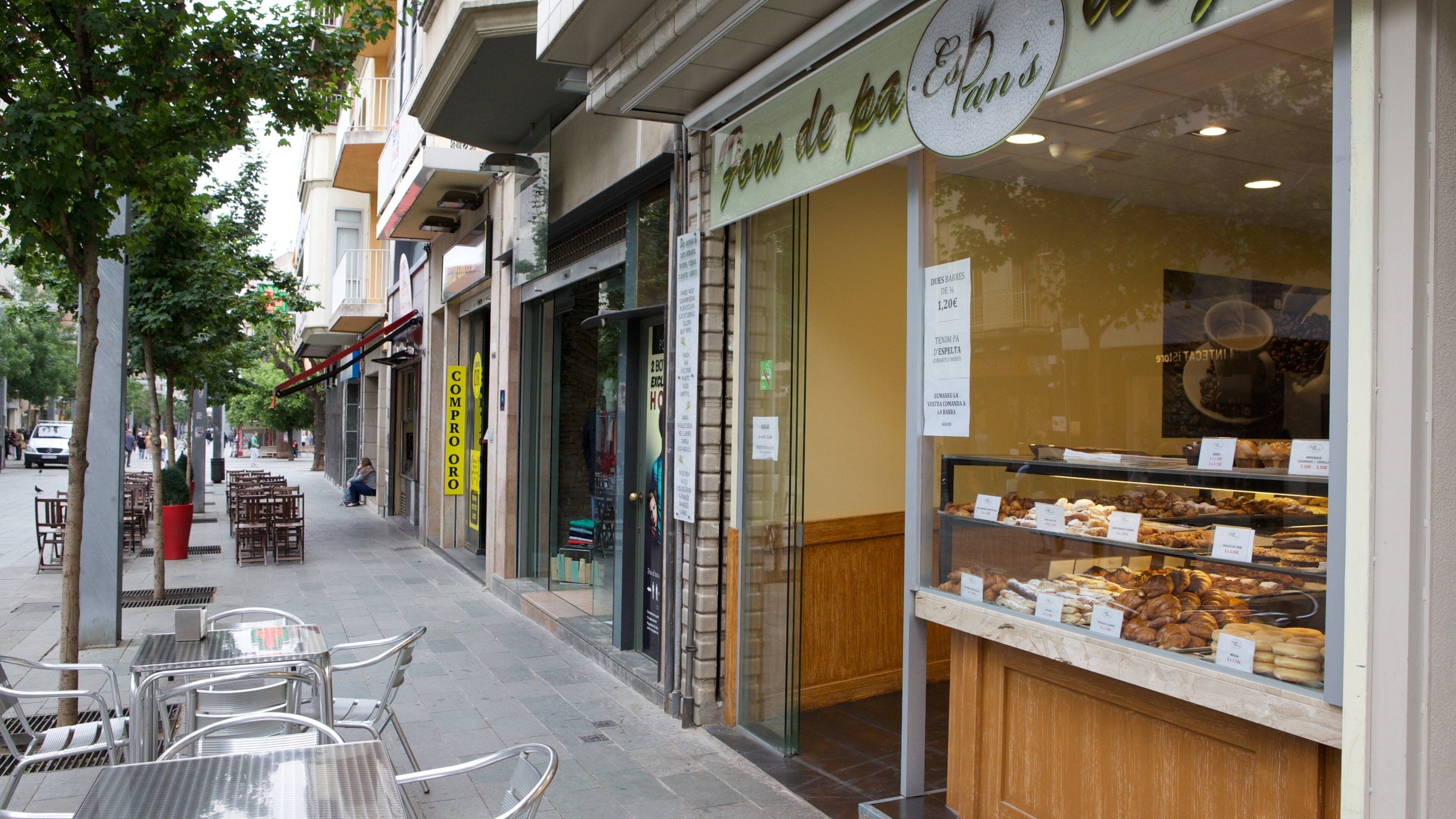 Granollers ofreciendo comida y escenas urbanas