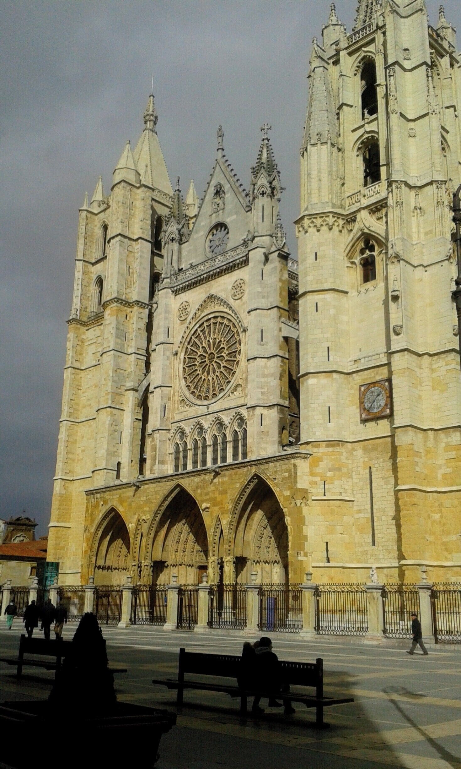 Standing gracefully in the middle of the city, Leon's cathedral is one of the greatest and most beautiful landmarks to visit in Castilla y Leon. #Leon #CastillayLeon #Cathedral #PlazalaRegla #visitLeon