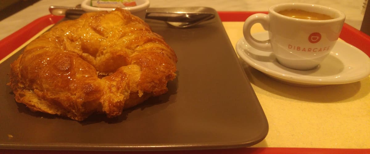 Just look at this croissant! Super yum!
#cafe #coffee #croissant