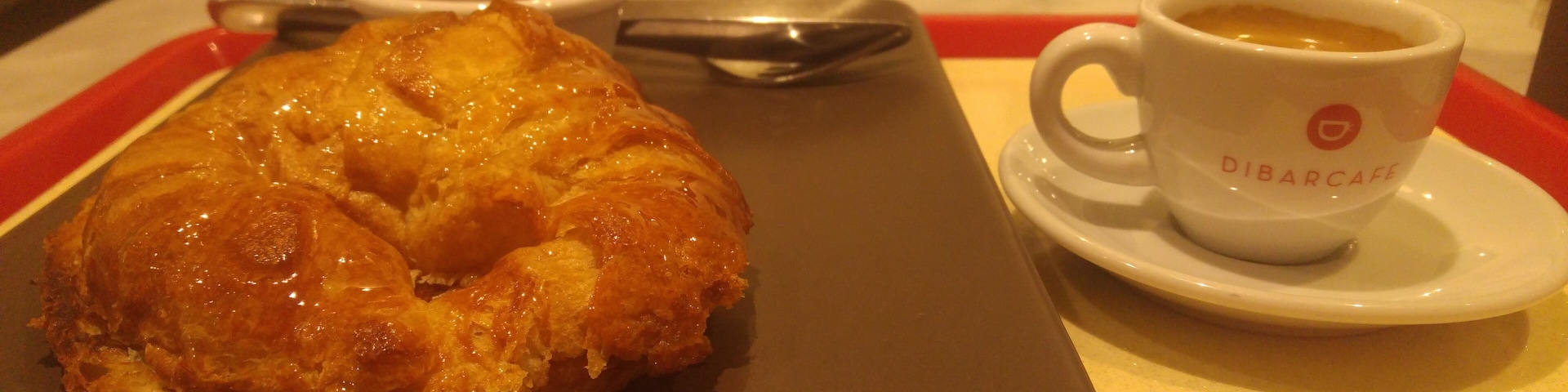 Just look at this croissant! Super yum!
#cafe #coffee #croissant