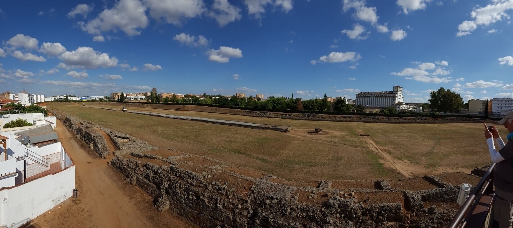 A massive area. Can you imagine chariot racing here?