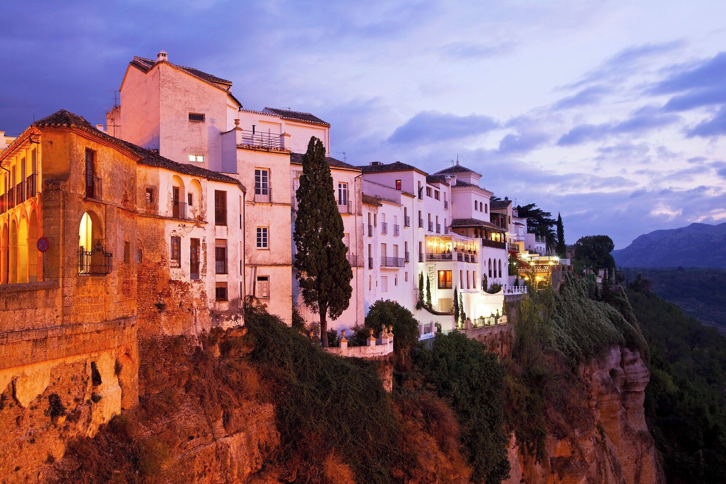 A romantic evening above El Tajo.  The gorge is such a prominent feature that it even has a proper name!  Be sure to get out and join the paseo (evening walk), which centers along Carrera Espinel.