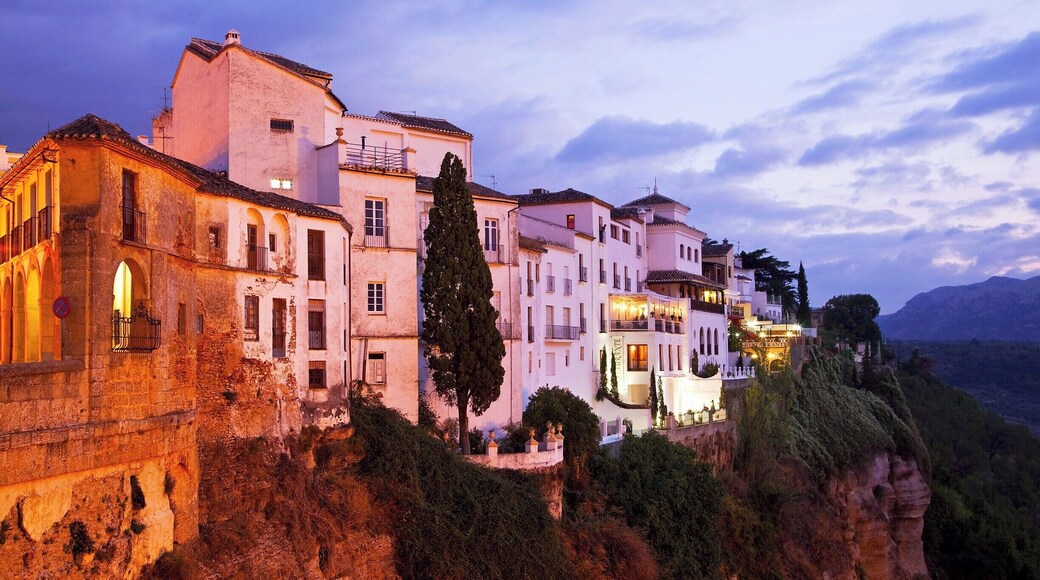 A romantic evening above El Tajo. The gorge is such a prominent feature that it even has a proper name! Be sure to get out and join the paseo (evening walk), which centers along Carrera Espinel.