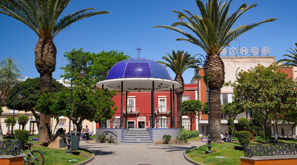 San Fernando which includes a garden