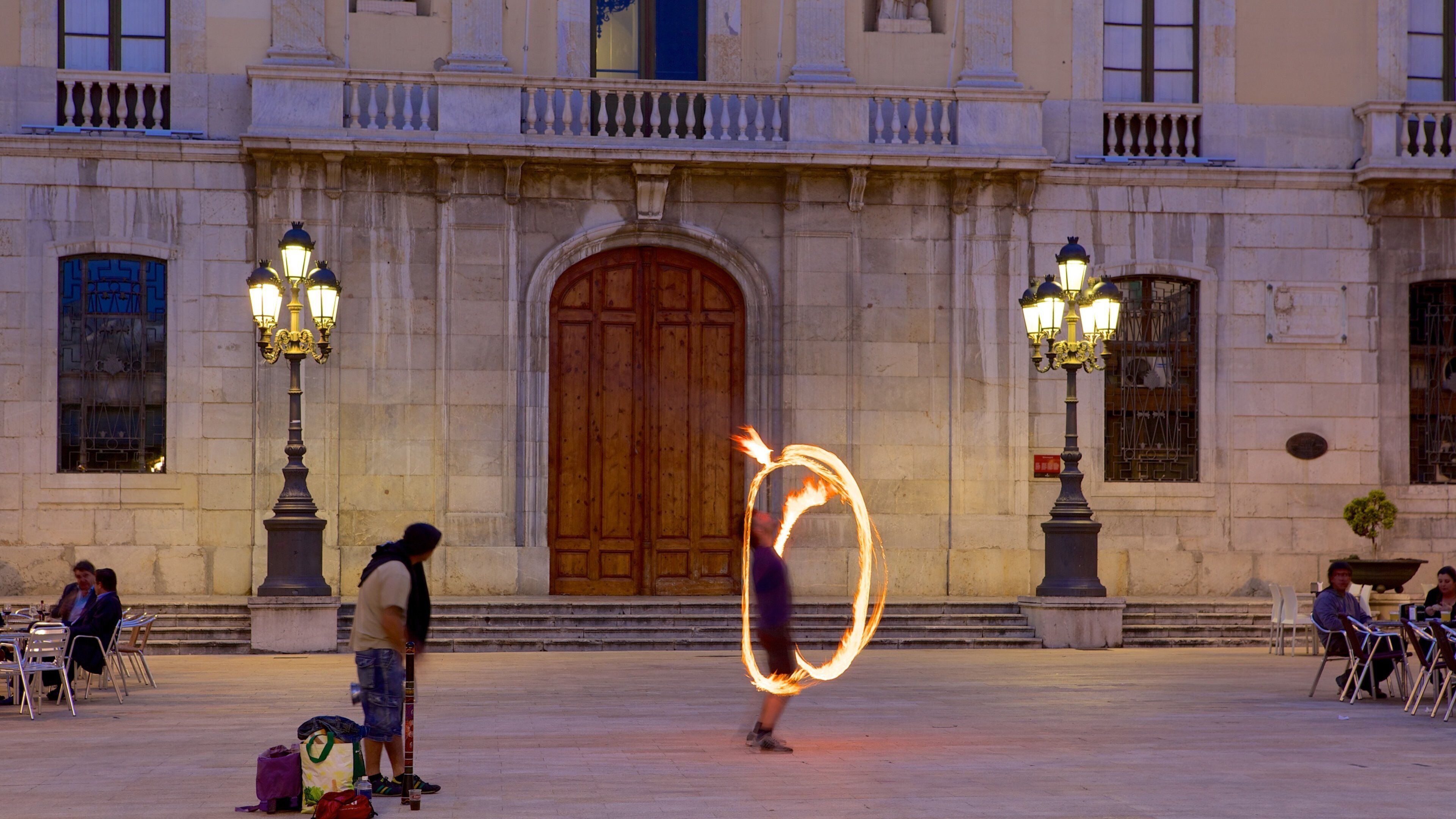 Tarragona which includes street scenes, night scenes and street performance