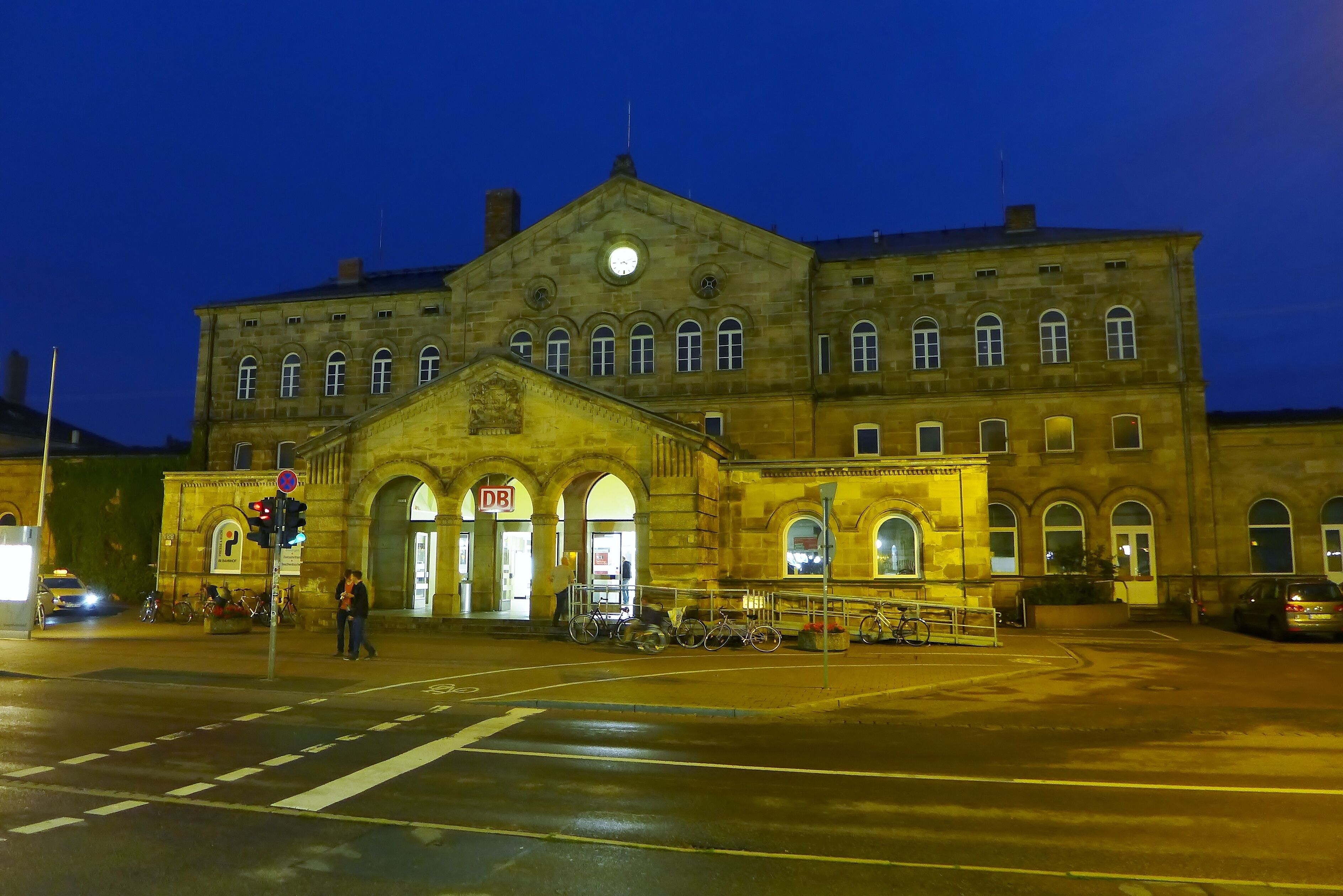 View of the station building at Fürth (Bayern) Hauptbahnhof, Fürth, Bavaria, Germany.