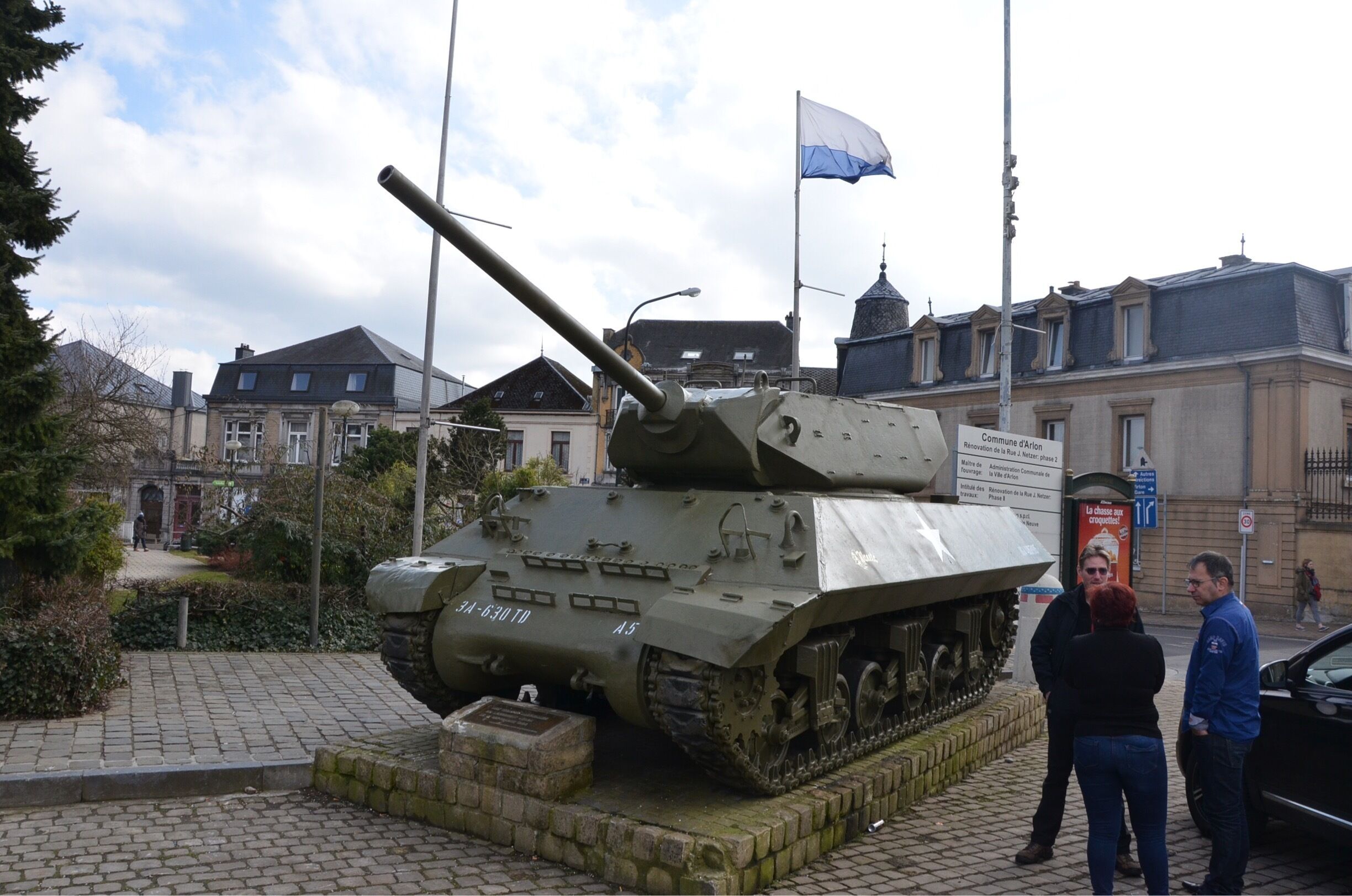 Grand Place Arlon.
Recent history very much alive. 2nd WW memorial, commemorating US Forces liberating the town.