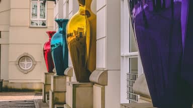 Colourfull vases in Luxembourg
#luxembourg #citytrip #city #colors