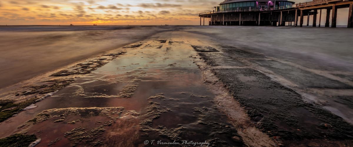 Golden hour at the Belgian coast can be so beautiful. This time with a view on the famous Pier of Blankenberge!