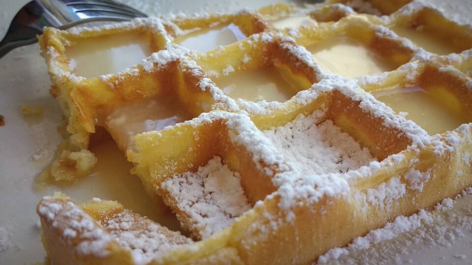 Extraordinary desserts and beer. Pictured: salty caramel waffles, #delicious! P.S. The proximity to the Meuse is intoxicating in terms of positive energy and many cubic meters of turquoise.