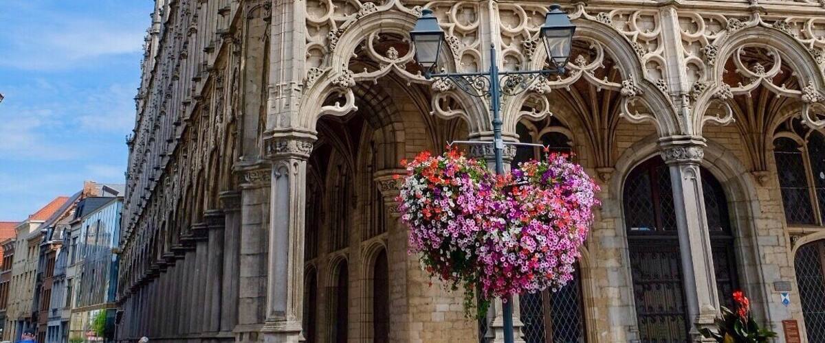 Mechelen is a beautiful old town just 25 km outside of Antwerp and Brussels. In this picture you see the Town Hall which dates back from the 14th century.
#Mechelen #Belgium #Flanders