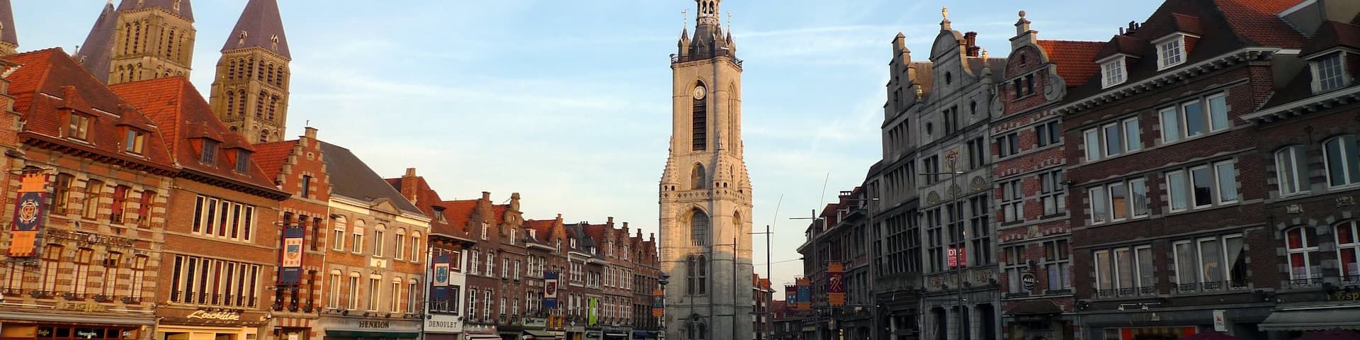 DORNICK, Main Square / DOORNIK in het Nederlands