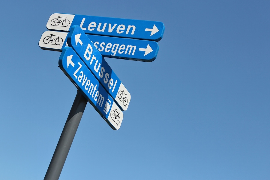 belgischer Wegweiser für Radfahrer