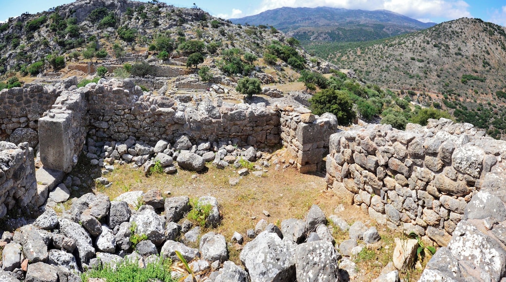 Wow, this place reeks of history. Seriously ancient crumbling ruins from many centuries ago. To be sure, it could use more restoration but we found it interesting nonetheless.