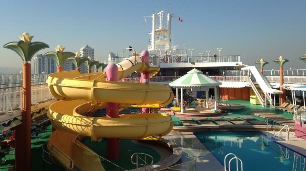 Water park onboard NCL Jade cruise ship đđŒââïžđł docked in Piraeus, Greece đŹđ·