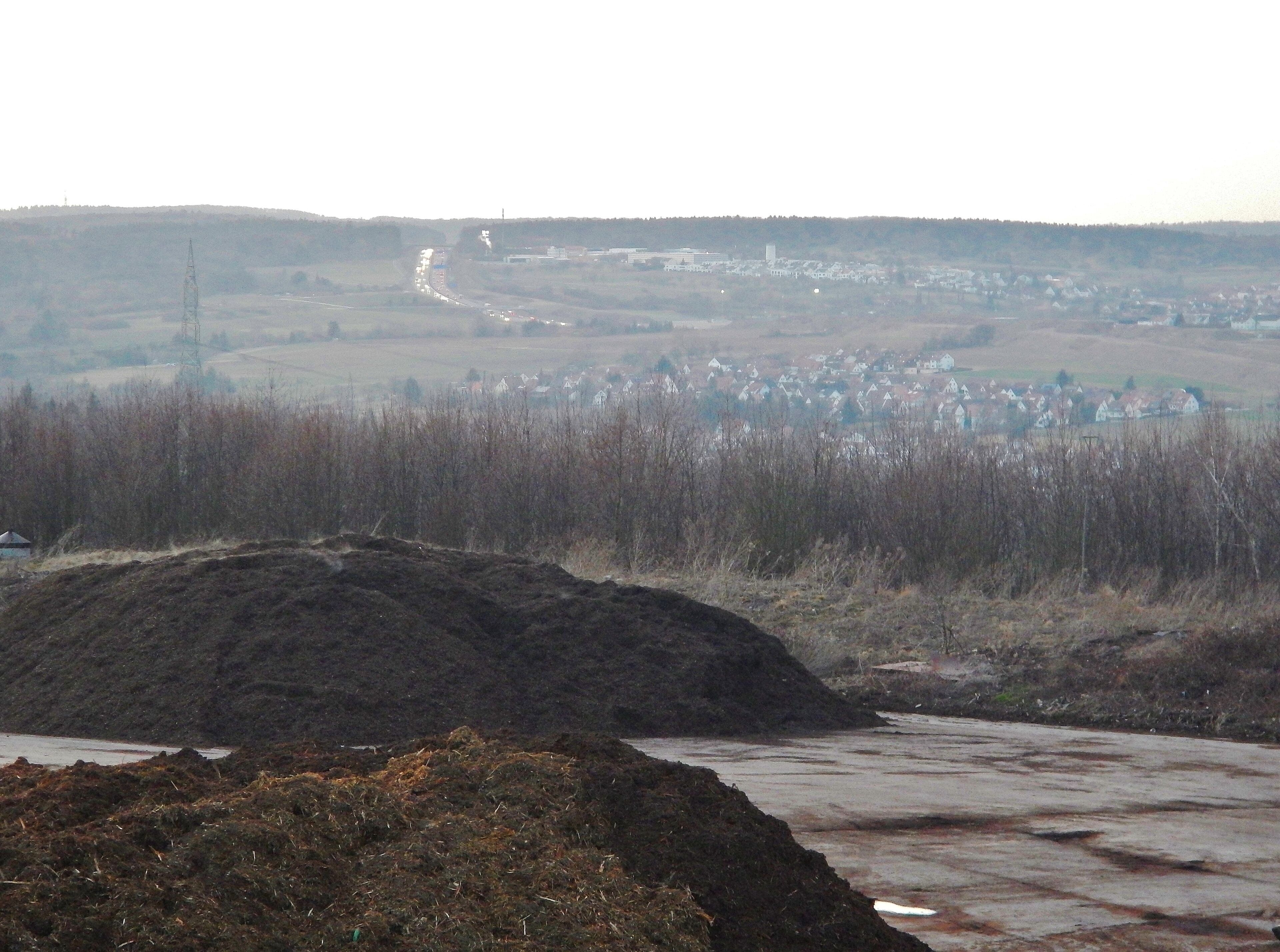 Ausblick vom Eltinger Blick (533 m. ü. N. N.) Richtung A8 Richtung Karlsruhe