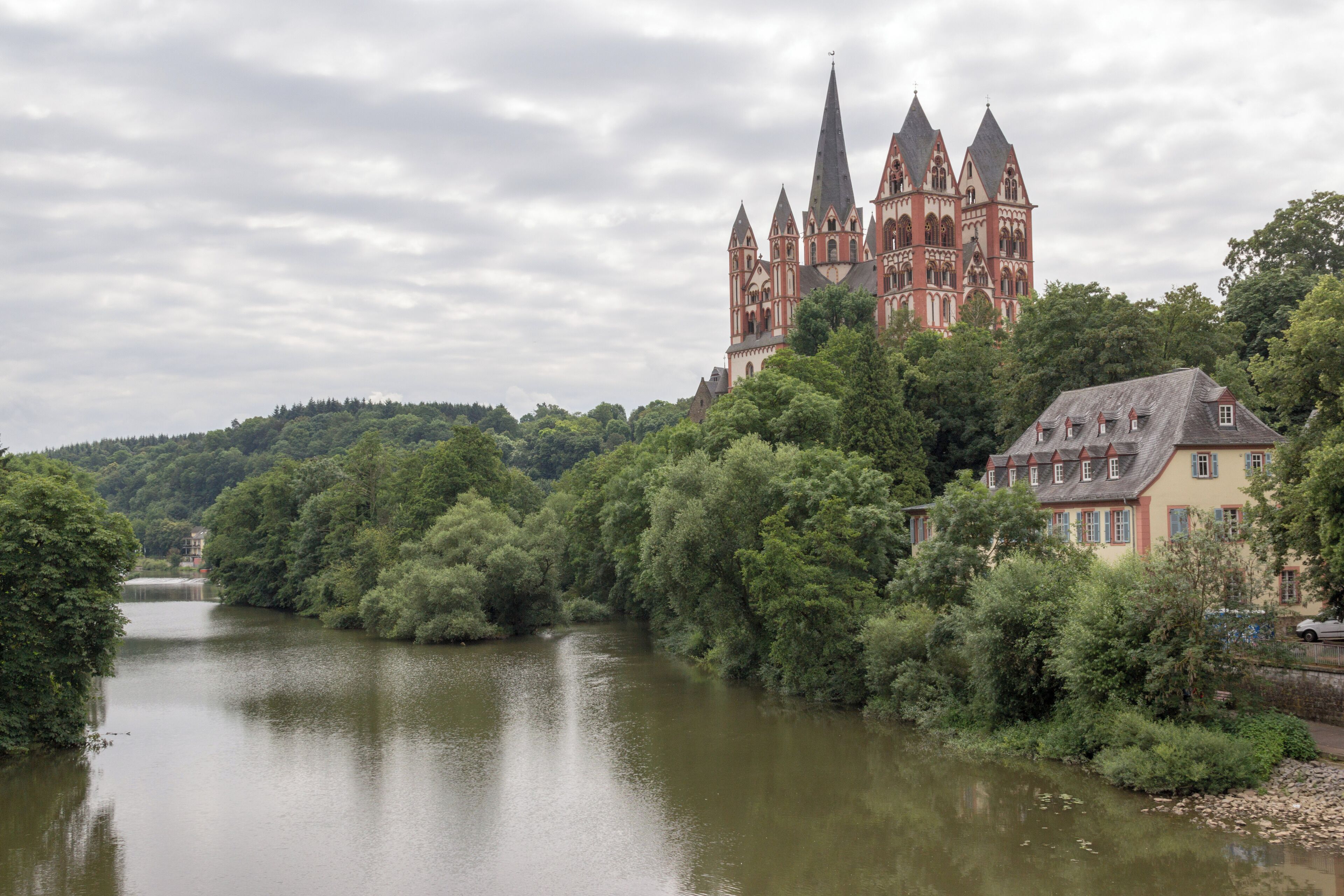 This is a picture of the hessian Kulturdenkmal (cultural monument) with the ID