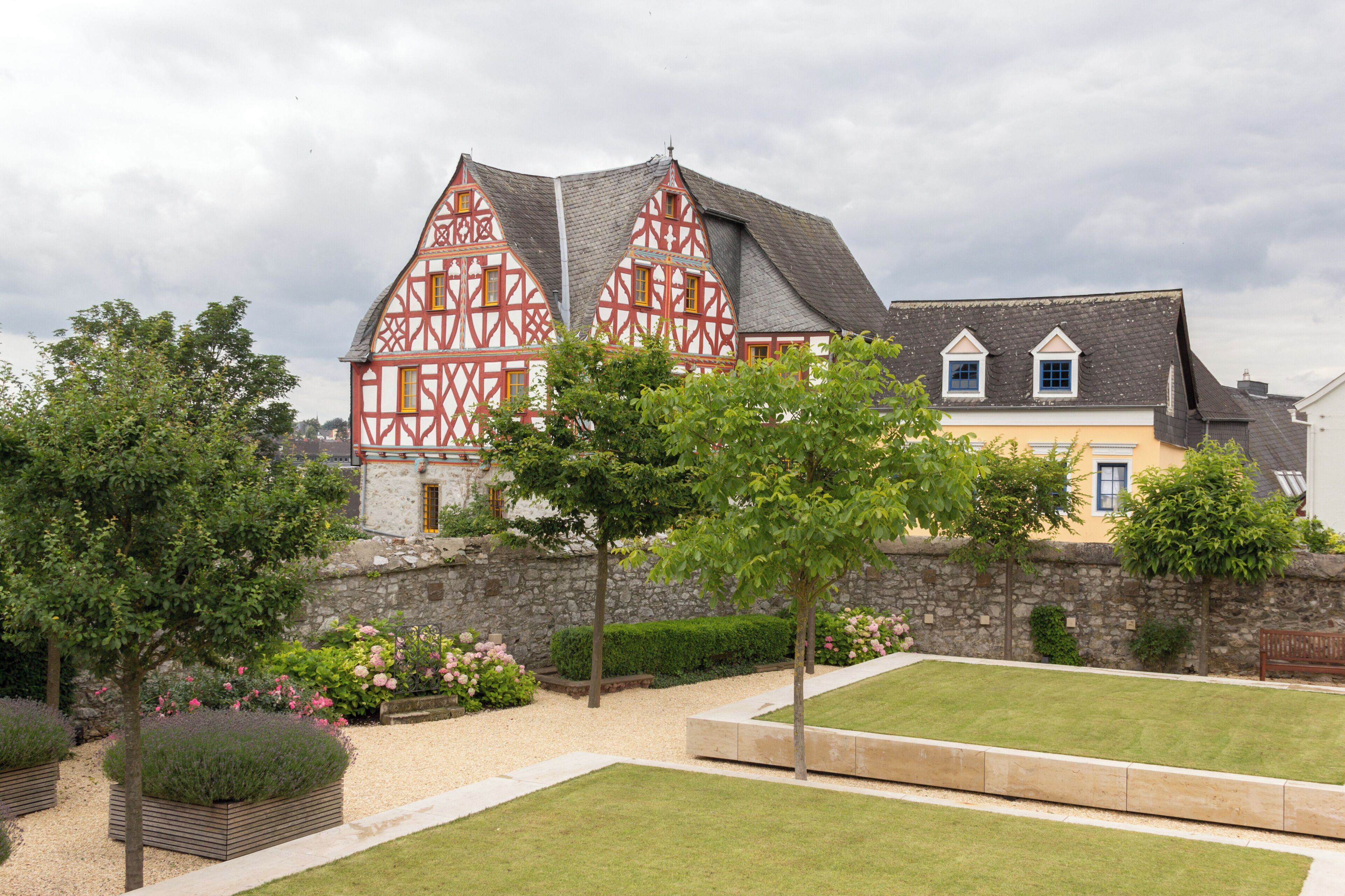 This is a picture of the hessian Kulturdenkmal (cultural monument) with the ID