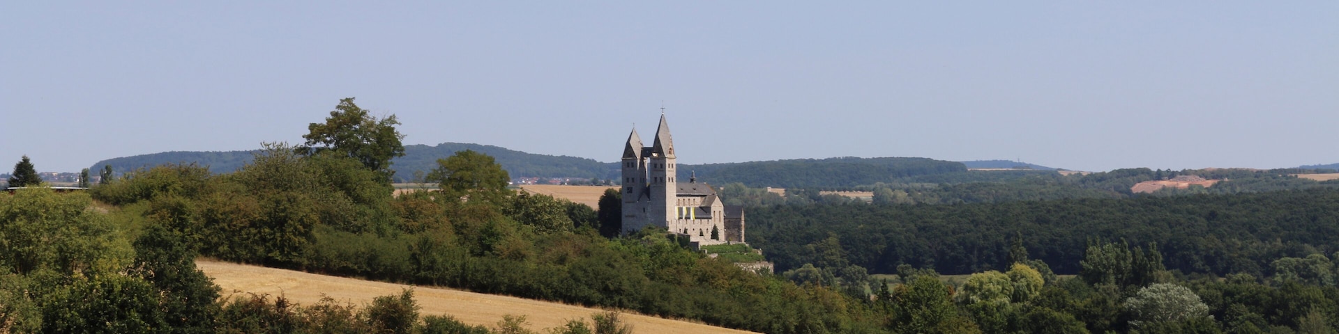 This is a picture of the hessian Kulturdenkmal (cultural monument) with the ID