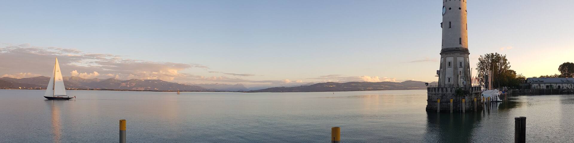 Lighthouse of Lindau with the mountains and the Bodensee.