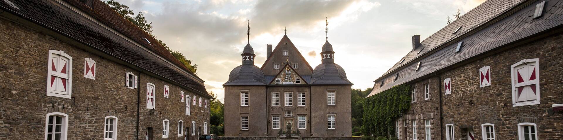 castle neuenhof germany nrw