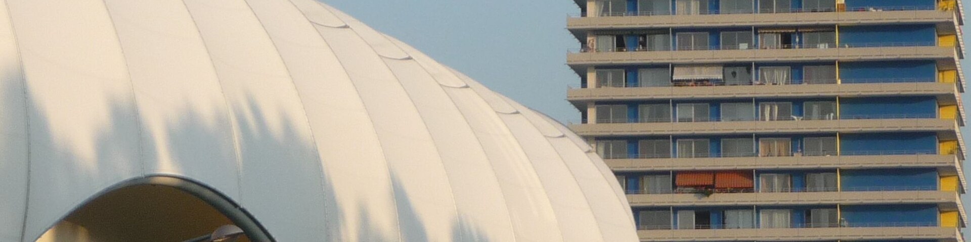 Rhein-Galerie und Zollhofhochhaus