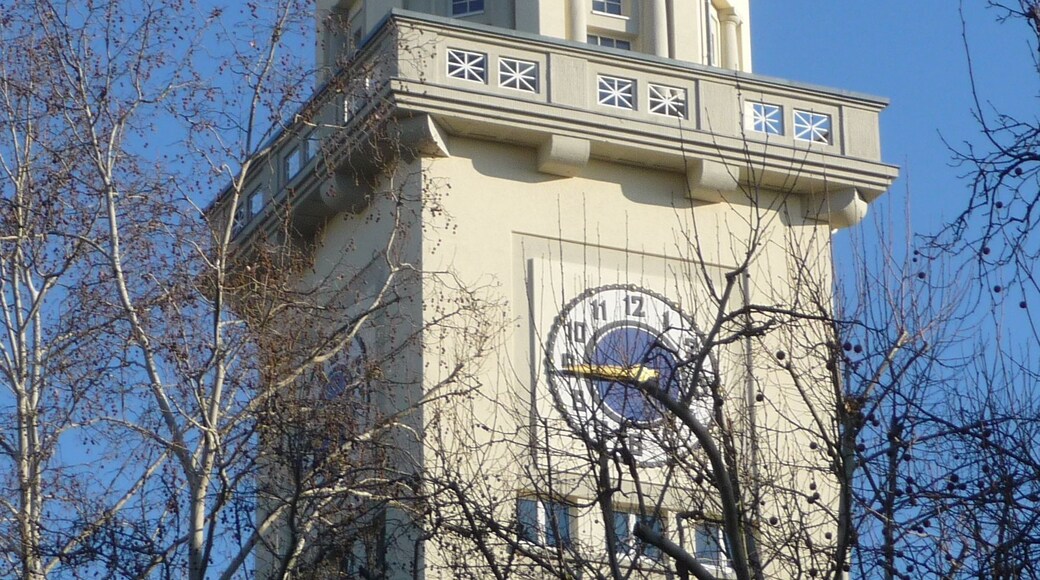 Die Sternwarte der Berufsschule wurd 1920 auf Anregung des Chemikers Friedrich Lux gebaut.