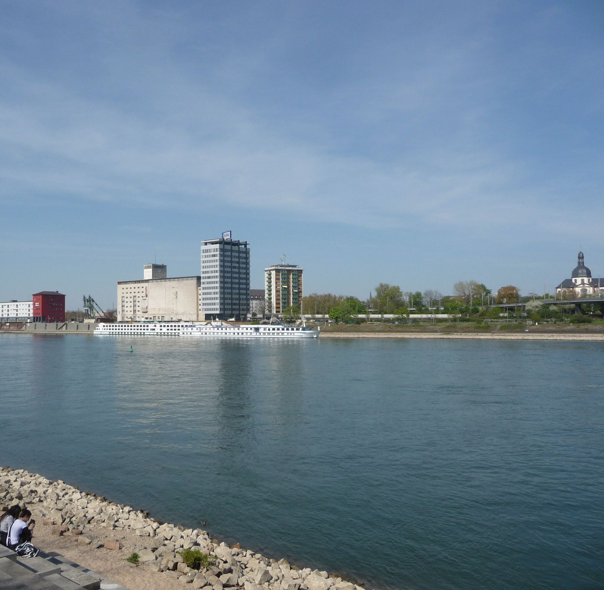 Hafenanlage und große Schiffe