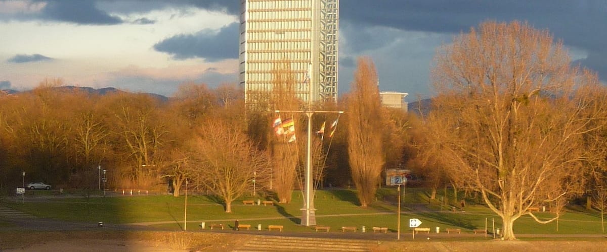 Victoria-Hochhaus vom Dach des Ostasieninstituts aus