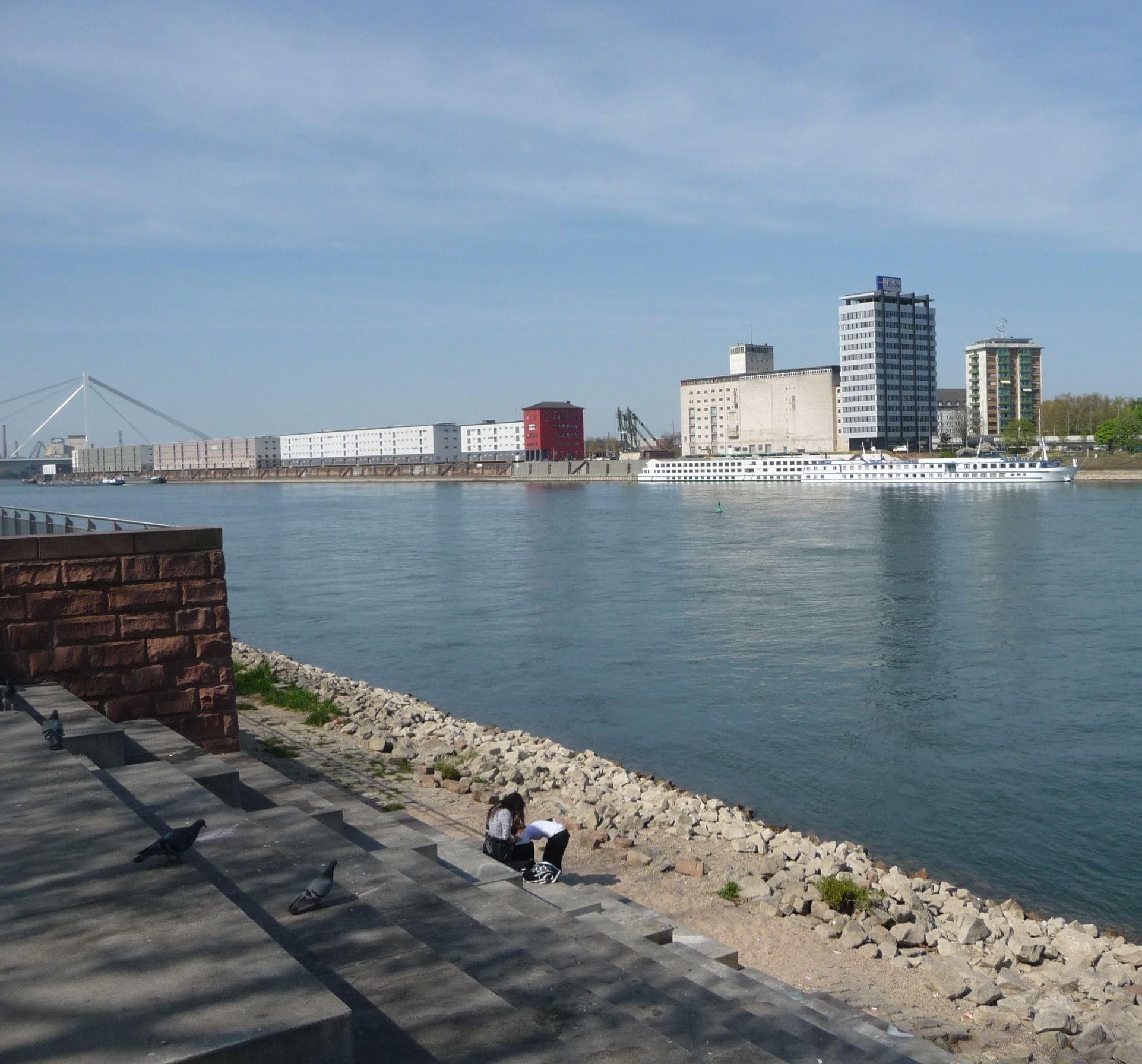 Affenfelsen, Rhein und Mannheimer Hafenanlagen