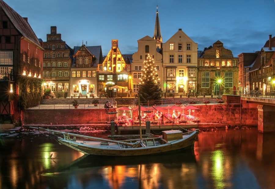 Snow and Christmas scenery by night, Lneburg, near Hamburg, Germany.; Shutterstock ID 713278714; purchase_order: SP-1332 HA Batch 2 August 2018; Order: ; client: HomeAway; other: To be paid with HA bu
