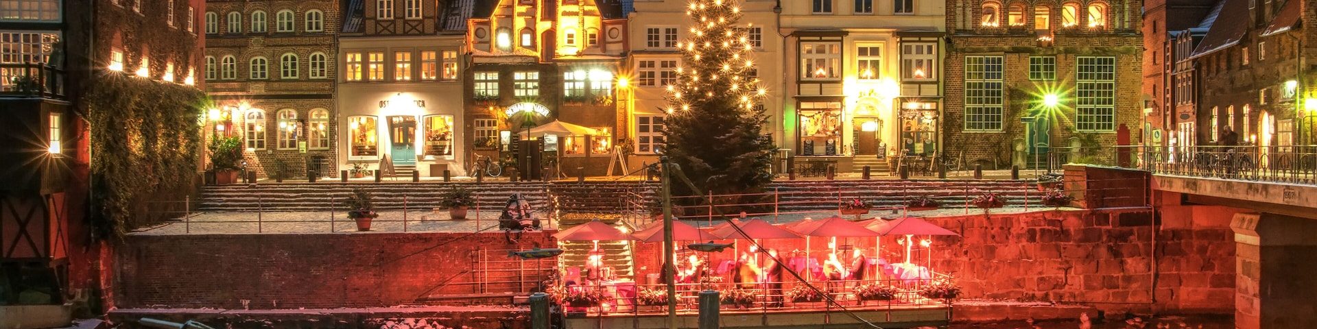 Snow and Christmas scenery by night, Lneburg, near Hamburg, Germany.; Shutterstock ID 713278714; purchase_order: SP-1332 HA Batch 2 August 2018; Order: ; client: HomeAway; other: To be paid with HA bu