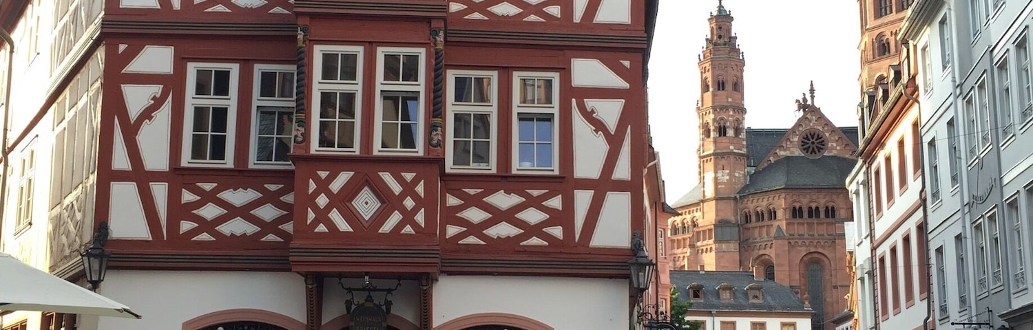 Nice street to eat good italian food.